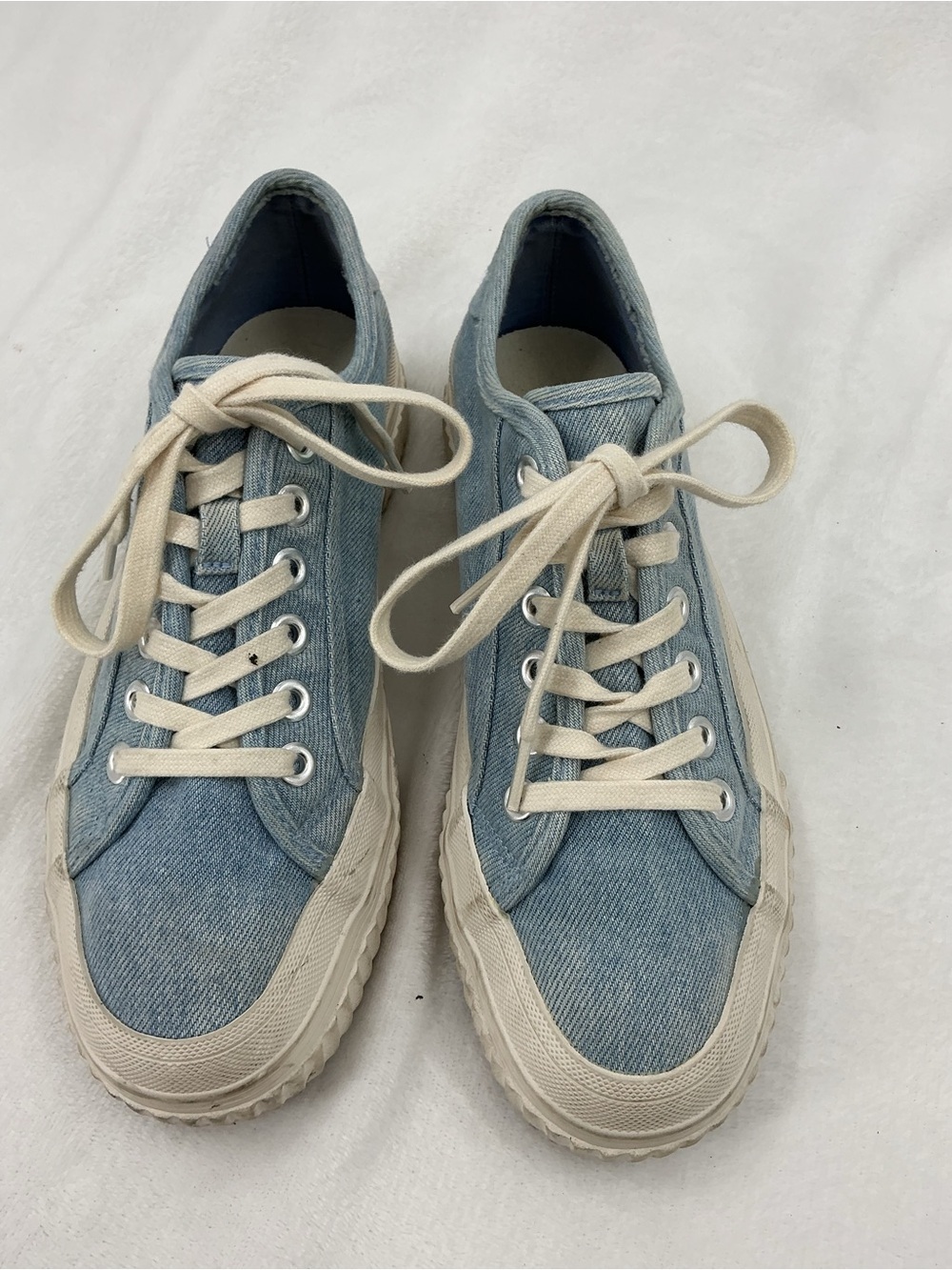 Zara Light Blue Denim Low-Top Sneakers with Cream Laces B39